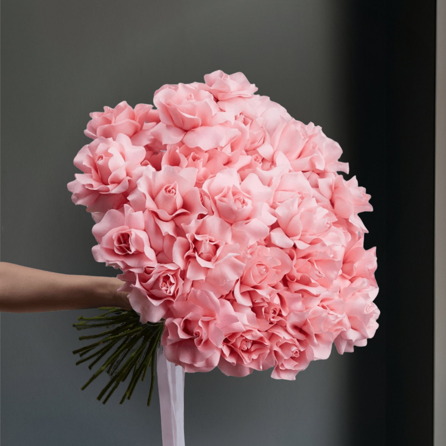 Рожеві троянди у французькому стилі