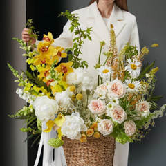 Цветы в корзине