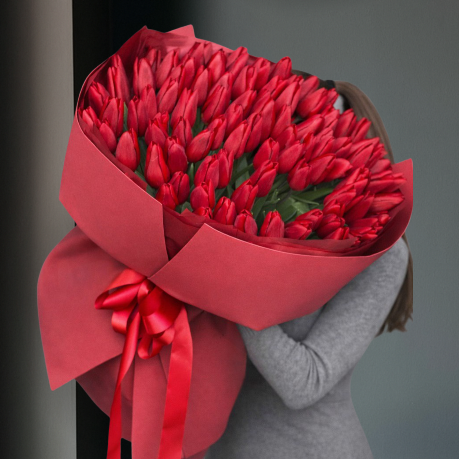 Букет червоних тюльпанів