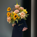 Подсолнухи. Цветы в кообке